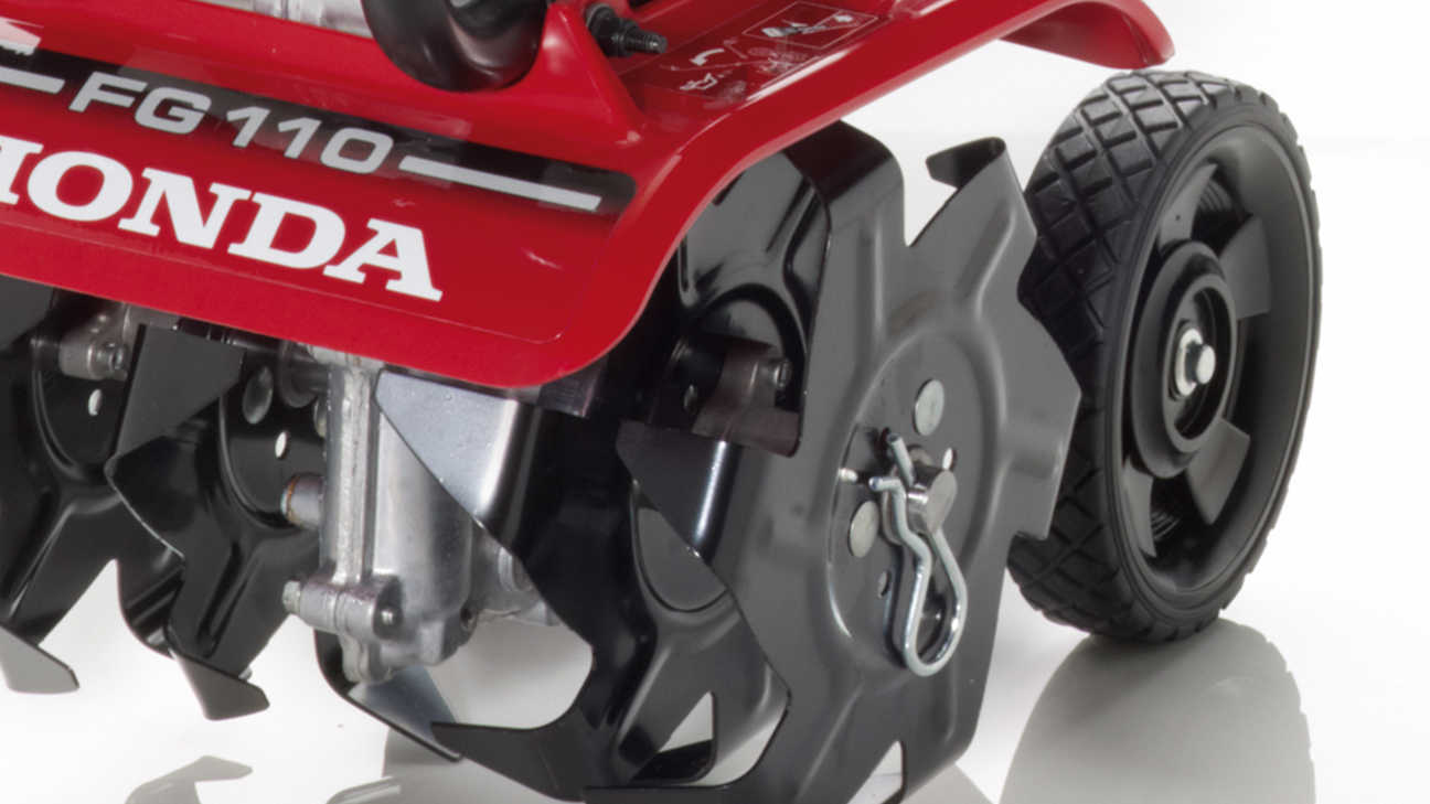 Mikrokultivátory Honda, priblížený pohľad s dôrazom na kolesá.