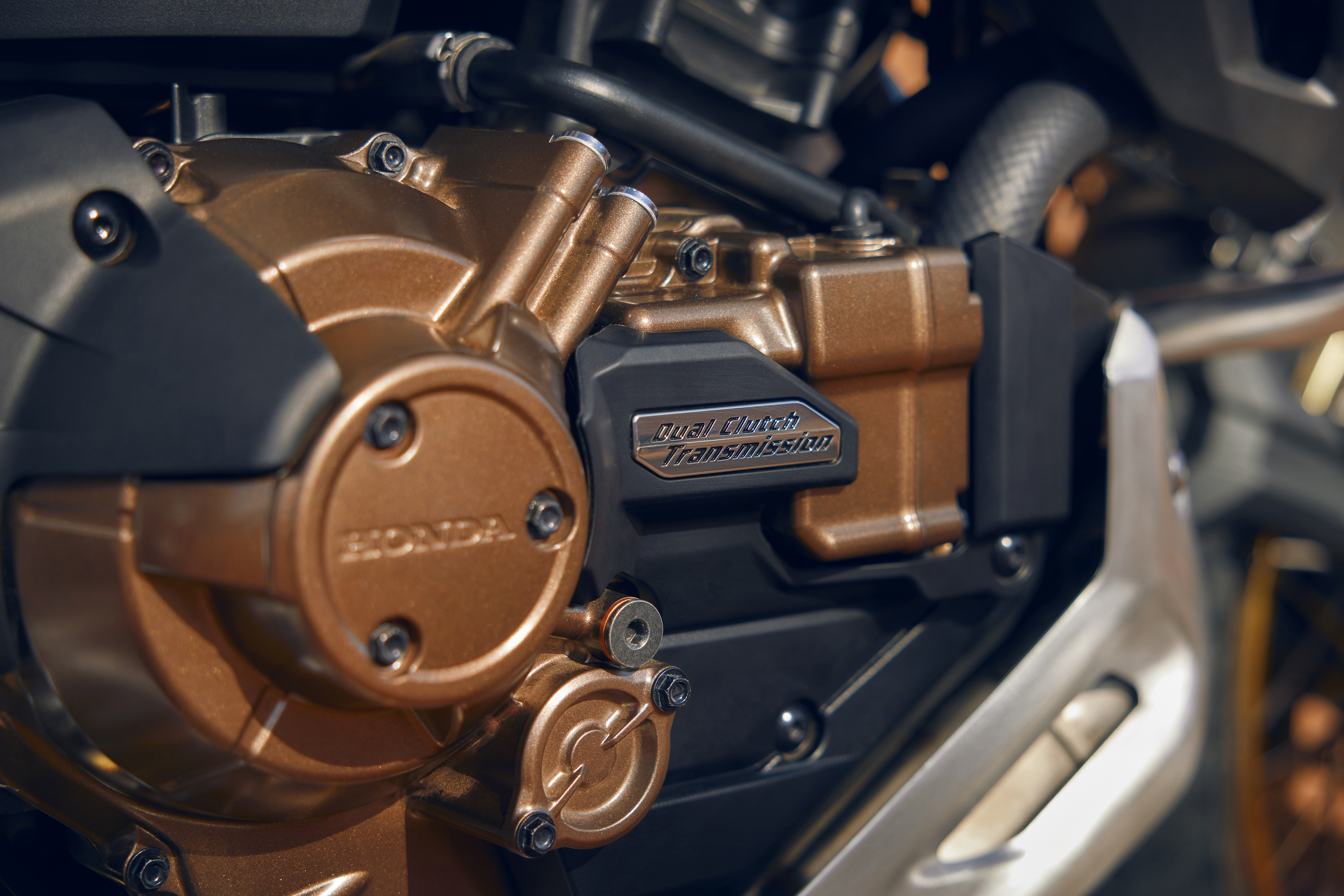 Detailný záber na dvojspojkovú prevodovku Honda DCT